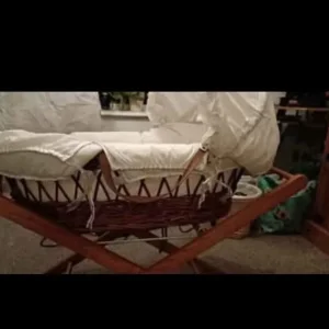 Moses basket and stand - Image 3