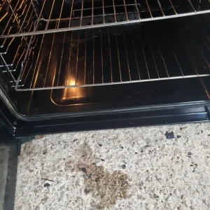 Black Hotpoint gas cooker - Image 4
