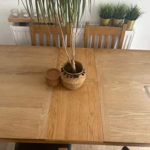 Table and chairs - Image 3