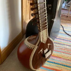 Jas Sitar with case - Image 5