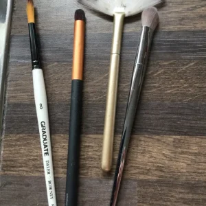 4 nearly new makeup brushes