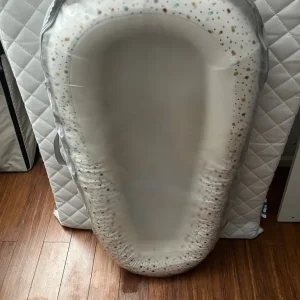 Purflo baby bed - hardly used - Image 4