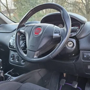 2014 Fiat Punto 1.2 Easy Euro 6 3-door hatchback petrol manual - Image 2