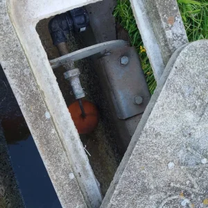 Moore concrete cattle animal trough 40 gallon float and valve - Image 5