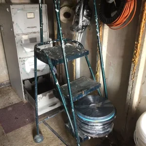 Step ladder with wheels - Image 2
