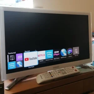Samsung 22 inch Smart HD Freeview TV with WiFi and remote