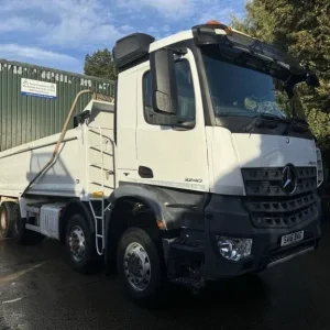 2016 MERCEDES AROCS 3240 8X4 TIPPER - Image 2