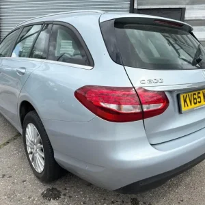 2016 Mercedes C-Class Estate C200 2.0L Auto Executive with 18" Alloys - Image 4