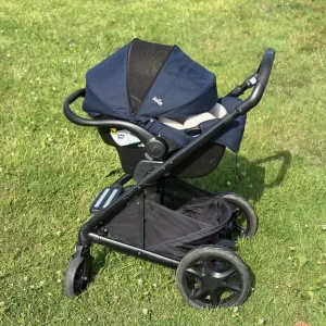 Joie car travel system with baby carrier and pram seat - Image 3