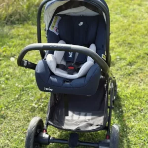 Joie car travel system with baby carrier and pram seat - Image 5