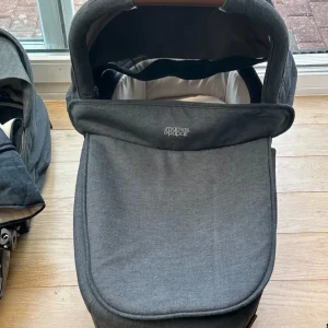 Mamas & Papas Flip XT3 with carrycot and footmuff - Image 3