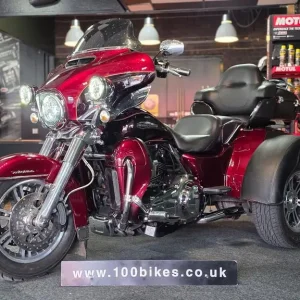 2015 Harley-Davidson FLHTCUTG Triglide 1690cc Two Tone Red Metallic - Image 2