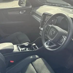 2024 Volvo XC40 Ultra Dark B3 Estate Hybrid - Image 4