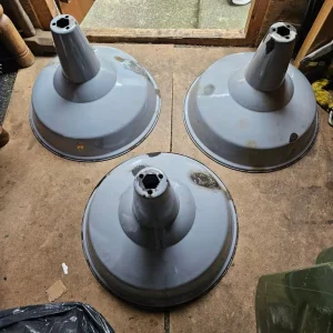 Vintage Benjamin Enamel lightshade - Image 2