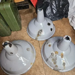 Vintage Benjamin Enamel lightshade - Image 3