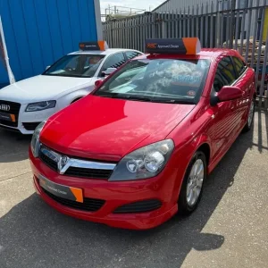 2010 Vauxhall Astra 1.4i 16V Sport 3 Door Hatchback - Image 2