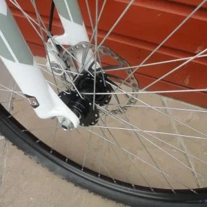 Apollo Paradox bike, 14 inch frame, 27.5 wheels, 21 gears, disc brakes - Image 8