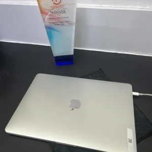 Apple MacBook Pro 13" 2020 with Touchbar, Retina, 8GB RAM, 256GB SSD - Image 2