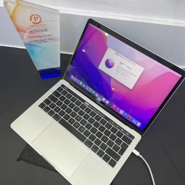 Apple MacBook Pro 13" 2020 with Touchbar, Retina, 8GB RAM, 256GB SSD