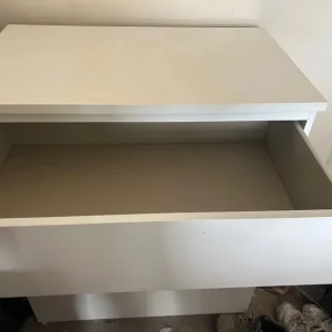 White 4-drawer chest - Image 2