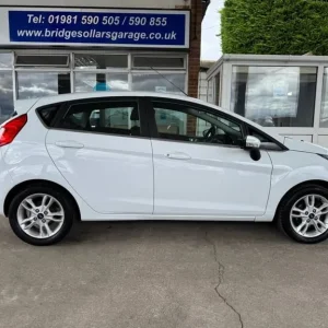 2016 Ford Fiesta 1.25 Zetec 5-door hatchback - Image 4