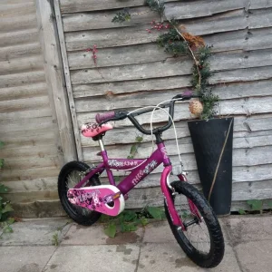 Apollo Girls bike 16 inch wheels - Image 4