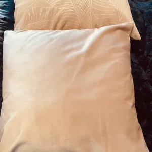 Pair of cushions - Image 2