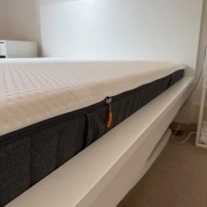 Bed and mattress - Image 3