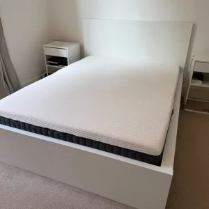 Bed and mattress - Image 5
