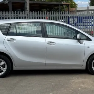 2009 Toyota Verso 1.8 V-matic 5-door MPV - Image 4