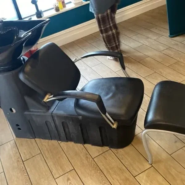 Hair dressing chair