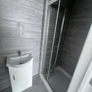Big Ensuite room to rent - Image 2