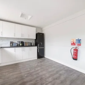 Big Ensuite room to rent - Image 6