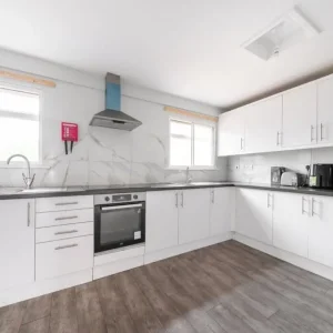 Big Ensuite room to rent - Image 7