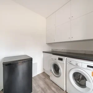 Big Ensuite room to rent - Image 8