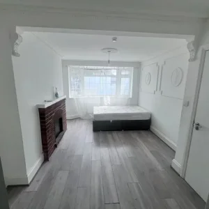 Big Ensuite room to rent