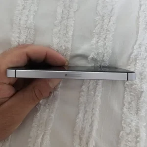 Apple iPhone SE 32GB Space Grey (1st Gen) MP822B/A - Unlocked - Image 3