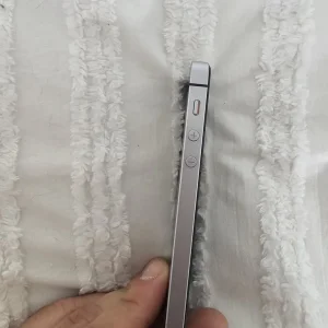 Apple iPhone SE 32GB Space Grey (1st Gen) MP822B/A - Unlocked - Image 4