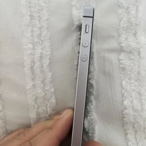 Apple iPhone SE 32GB Space Grey (1st Gen) MP822B/A - Unlocked - Image 5