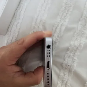 Apple iPhone SE 32GB Space Grey (1st Gen) MP822B/A - Unlocked - Image 7