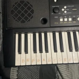 Yamaha YPT-220 61-Key Digital Keyboard Piano Black - Image 4