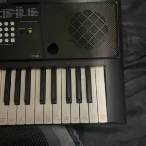 Yamaha YPT-220 61-Key Digital Keyboard Piano Black - Image 7