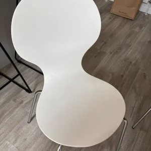 Dining table and chairs - Image 3