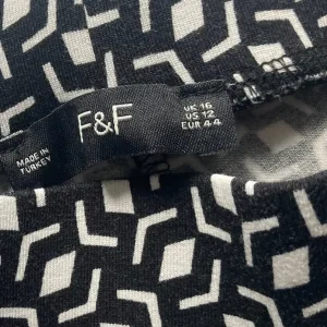 Womens F&F Casual Trousers Size 16 - Image 3