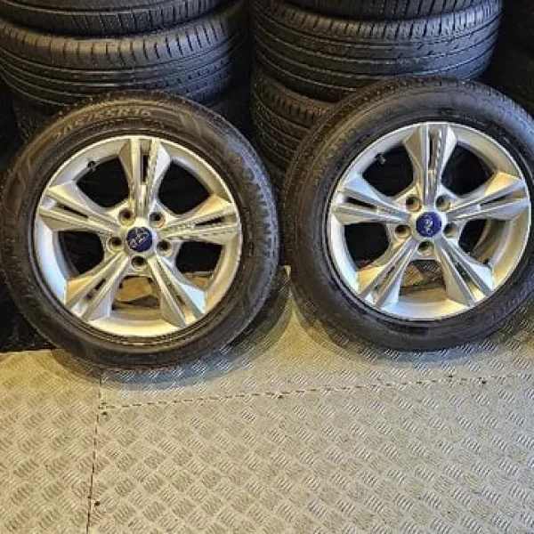 Ford Genuine 16 inch alloy wheels with 4 tyres