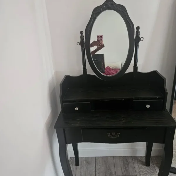 Dressing table