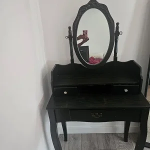 Dressing table