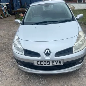 Renault Clio 2009 manual 5-door hatchback - Image 2