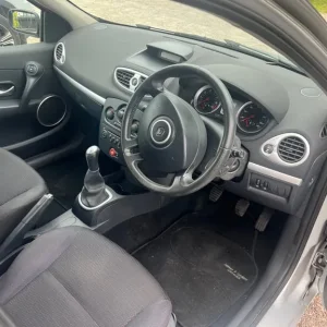 Renault Clio 2009 manual 5-door hatchback - Image 5