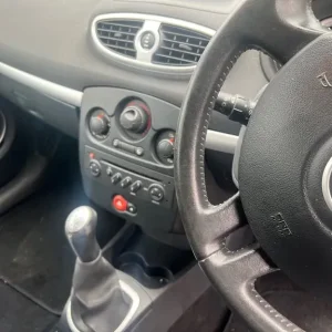 Renault Clio 2009 manual 5-door hatchback - Image 7